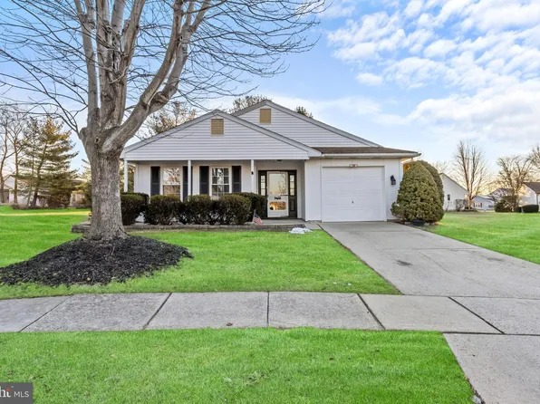 15 Pine Brook Ct, Columbus, NJ 08022