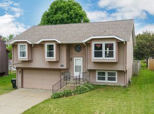 9 Ivey Ct, Bloomington, IL 61701