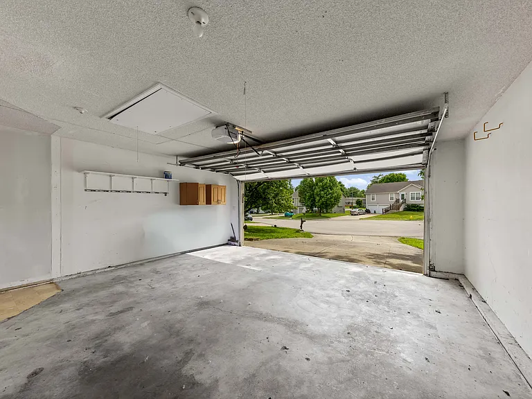 948 N Pine St — Photo 18