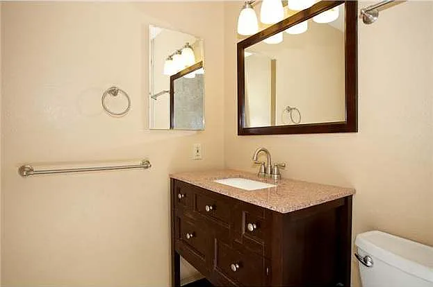 1645 Emerald St #1L — Photo 28