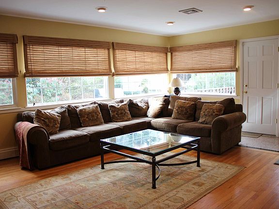 with Access to Deck & Yard