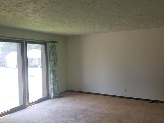 3rd image of 308 S Ridge Dr