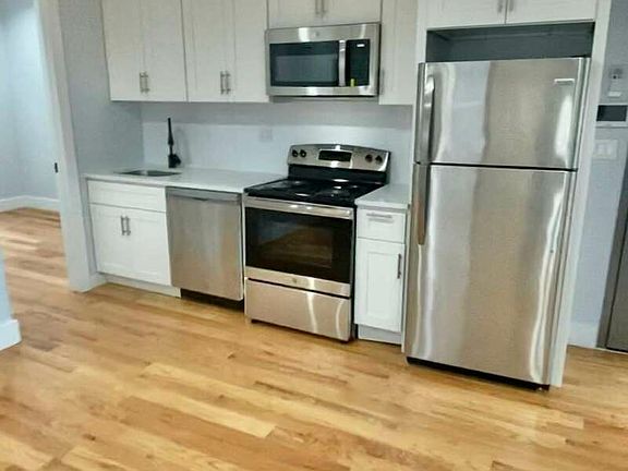 5th image of 209 Halsey St Penthouse 3
