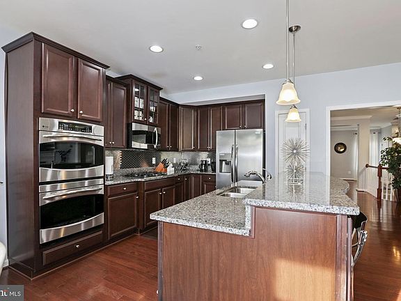 4th image of 15179 Leicestershire St #44
