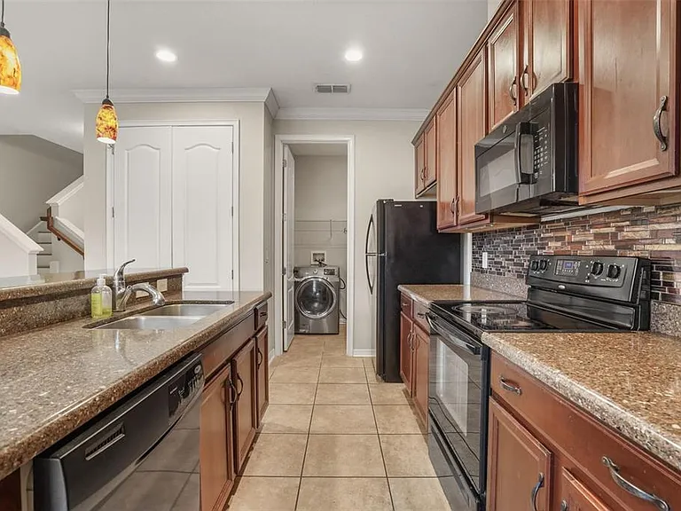 561 Telfair Square Ct — Photo 12