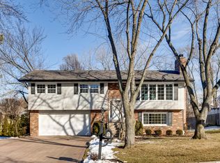 8144 Scenic Dr, Willow Springs, IL