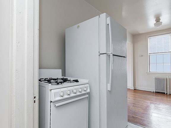 4th image of 11 Nicholson St NW