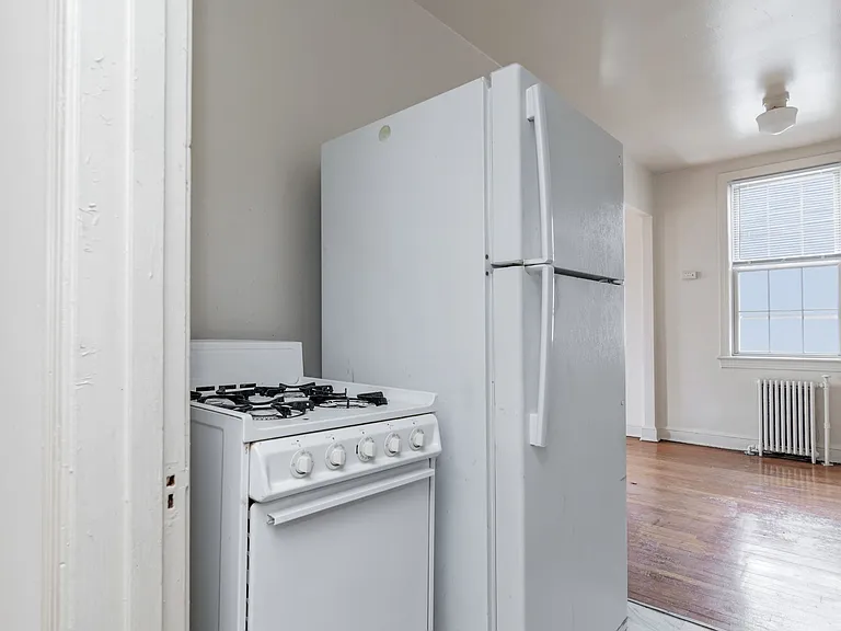 11 Nicholson St NW — Photo 4