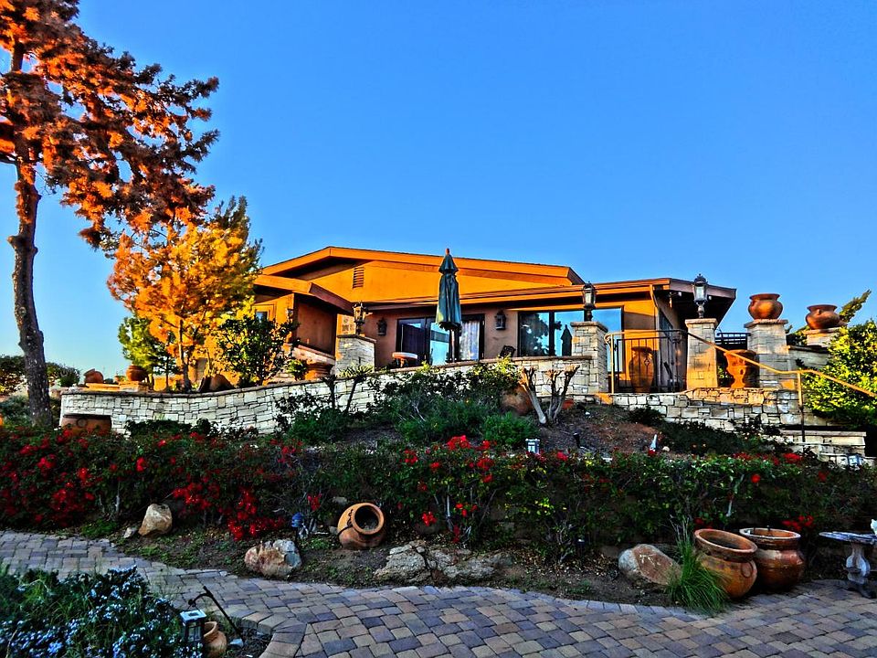 1st image of 445 Sunrise Dr E