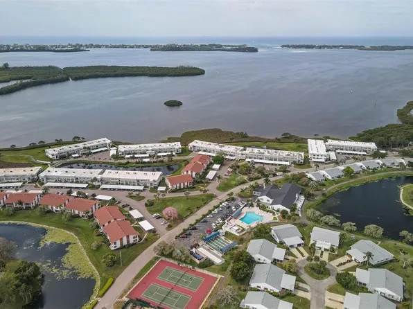 4753 Independence Dr, Bradenton, FL 34210