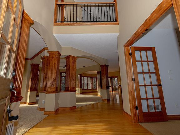 5th image of 16850 Halsey Ave
