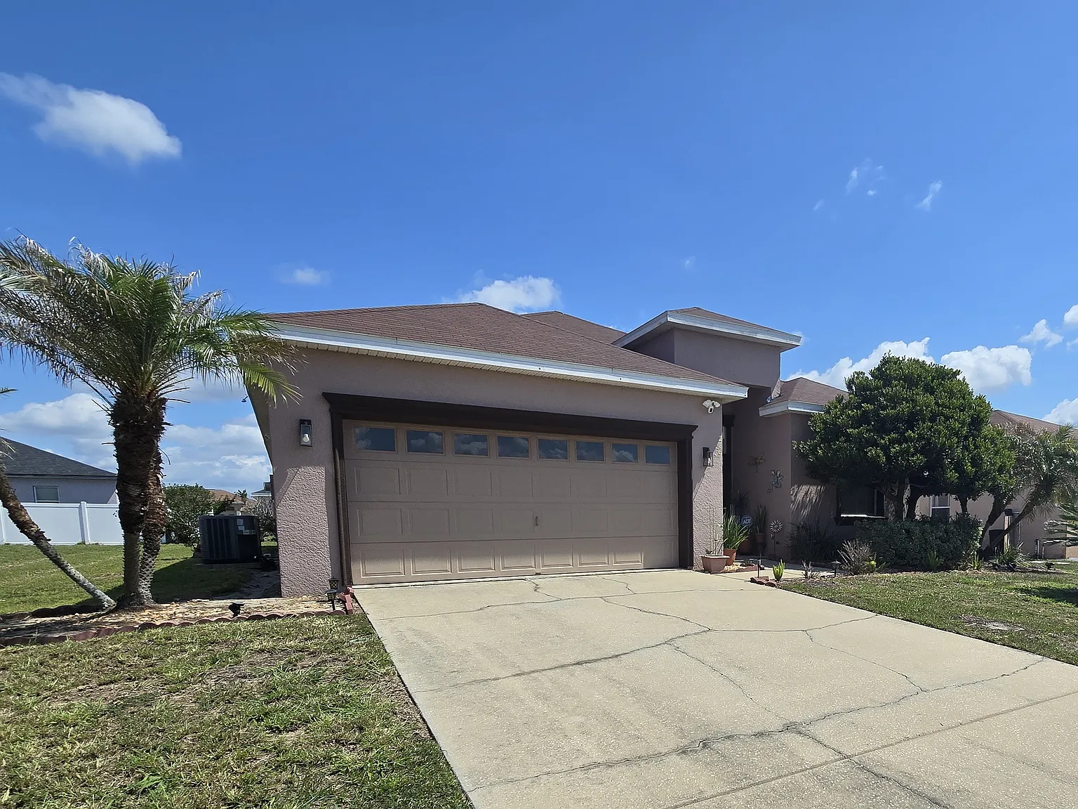 4 bed, 1858 sqft, $2,300 — Photo 2