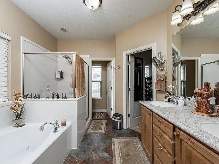 2296 S Hunter Dr — Photo 7