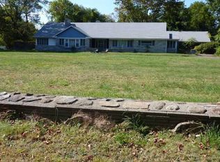 978 Racebrook Rd, Woodbridge, CT 06525