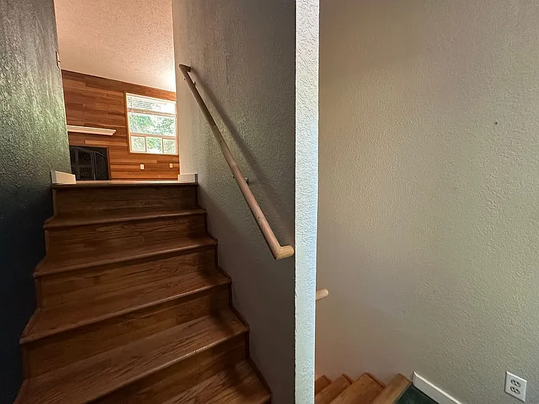 1479 Greenville Dr — Photo 3