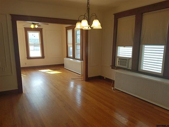 4th image of 98 Eileen St #2