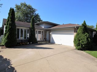 450 W Hillside Dr, Bensenville, IL 60106