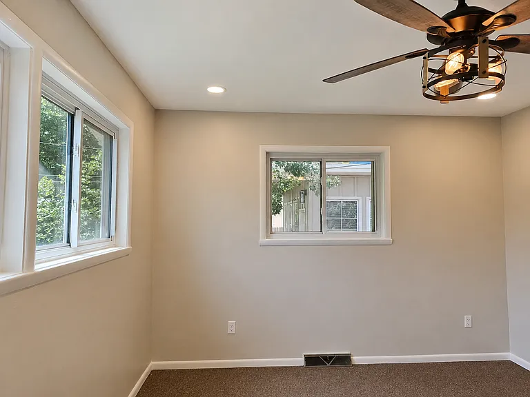 336 S Corona St — Photo 23