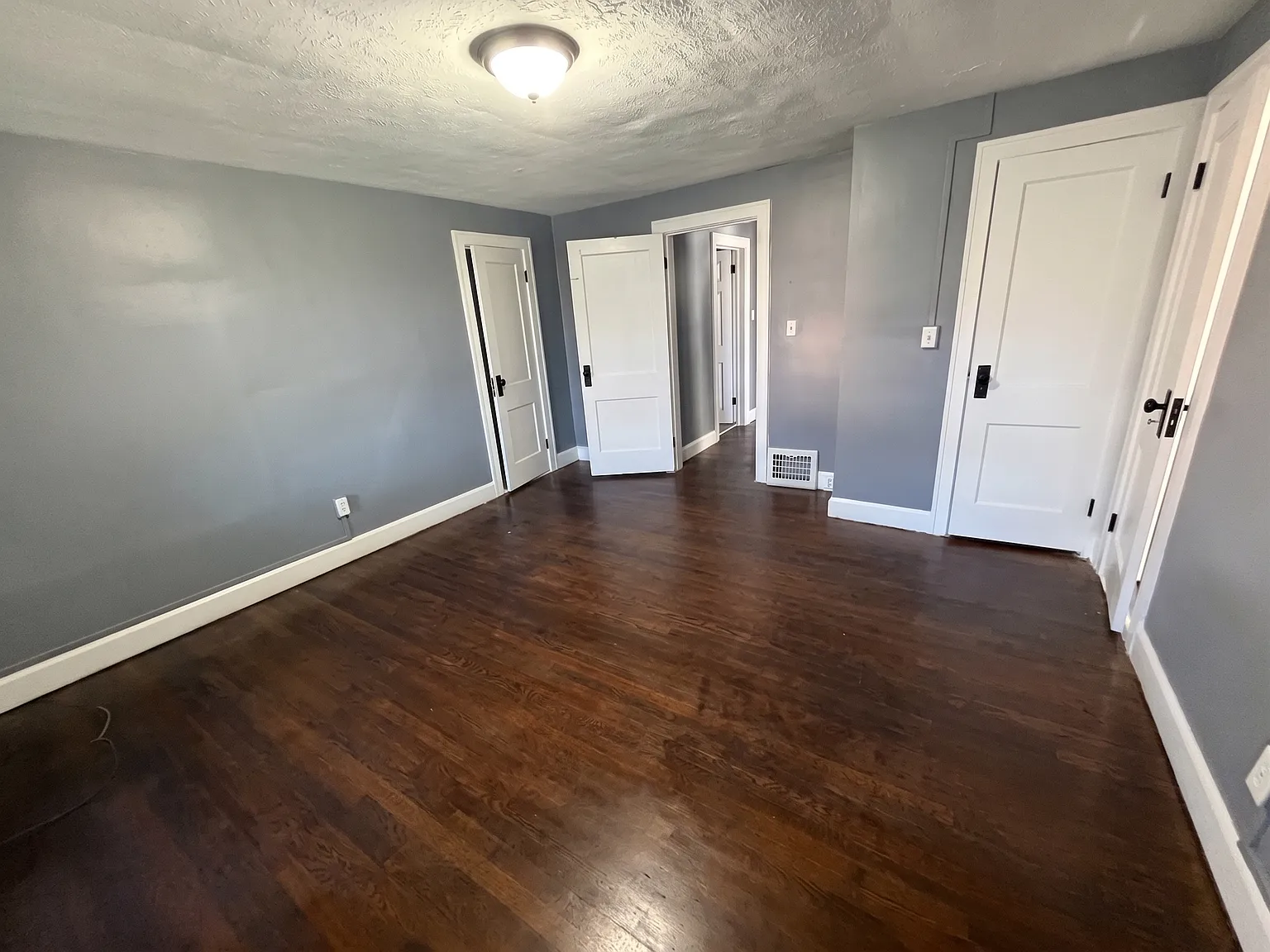 3 bed, 1.5 bath, 2200 sqft, $1,250 — Photo 3
