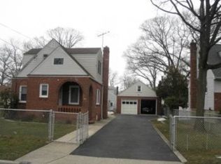 25 Gormley Ave, Merrick, NY 11566