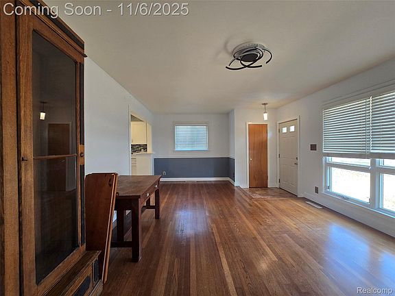 3rd image of 629 N Campbell Rd