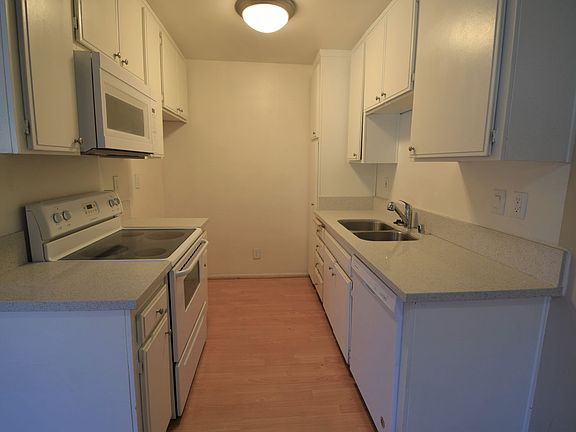 4th image of 6115 Whitsett Ave APT 207