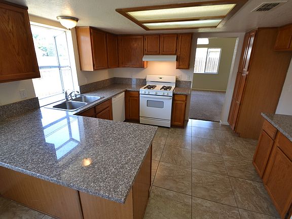 3rd image of 5 Cornina Ct