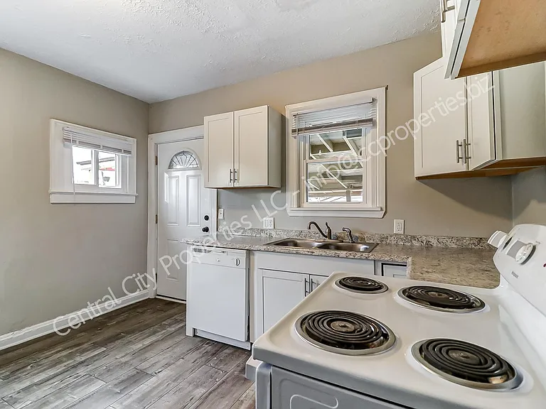 1267 Wilson Ave — Photo 7