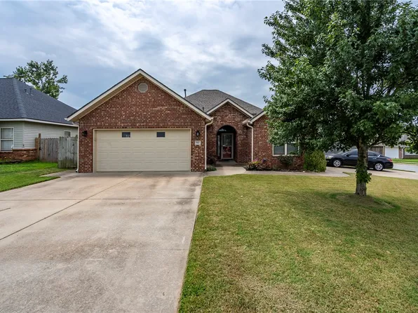 804 Gail Dr, Siloam Springs, AR 72761