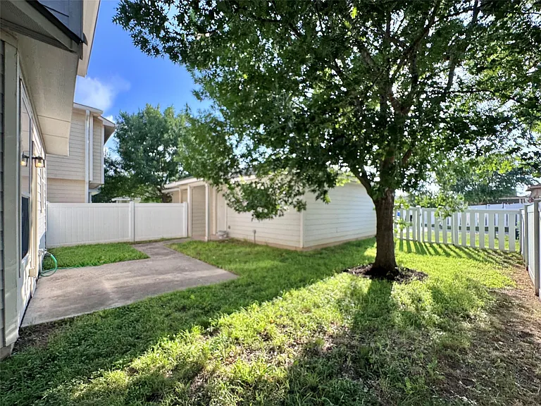 18524 Mammoth Cave Blvd #2 — Photo 31