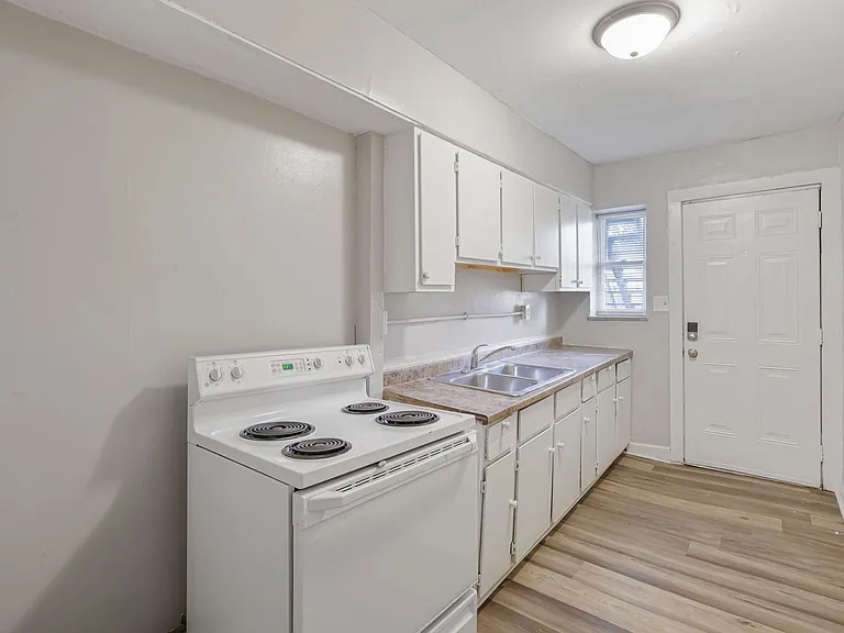 987 Lilley Ave — Photo 18