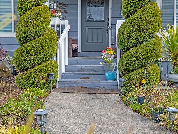 3rd image of 210 37th Street SE #135