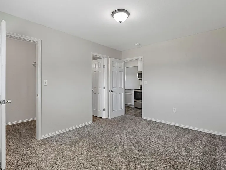Oak Street Flats: Ranch Style Fully Remodeled Come Check Us Out — Photo 24