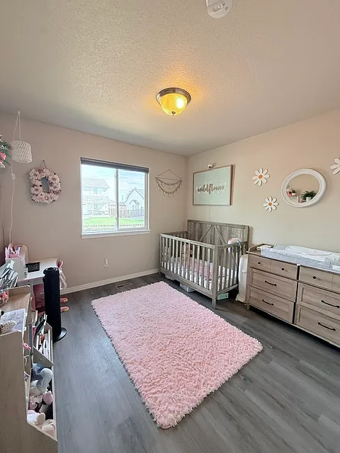 3 bed, 2400 sqft, $2,350 — Photo 2