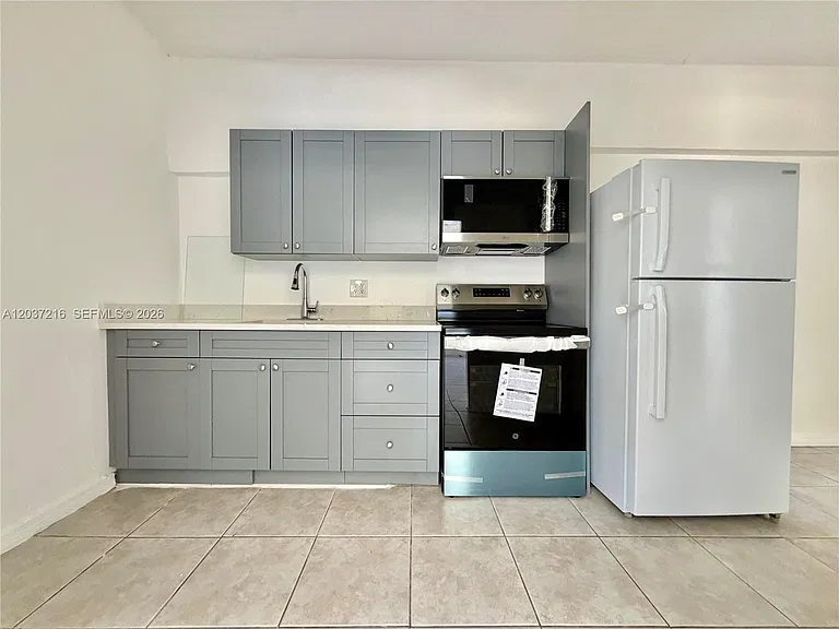 324 SW 19th Ave #6 — Photo 5