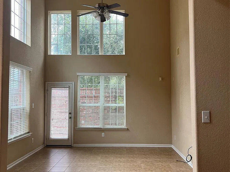1214 Glenwood Canyon Ln — Photo 6