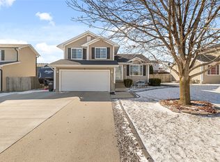 2501 E Luster Ln, Des Moines, IA 50320