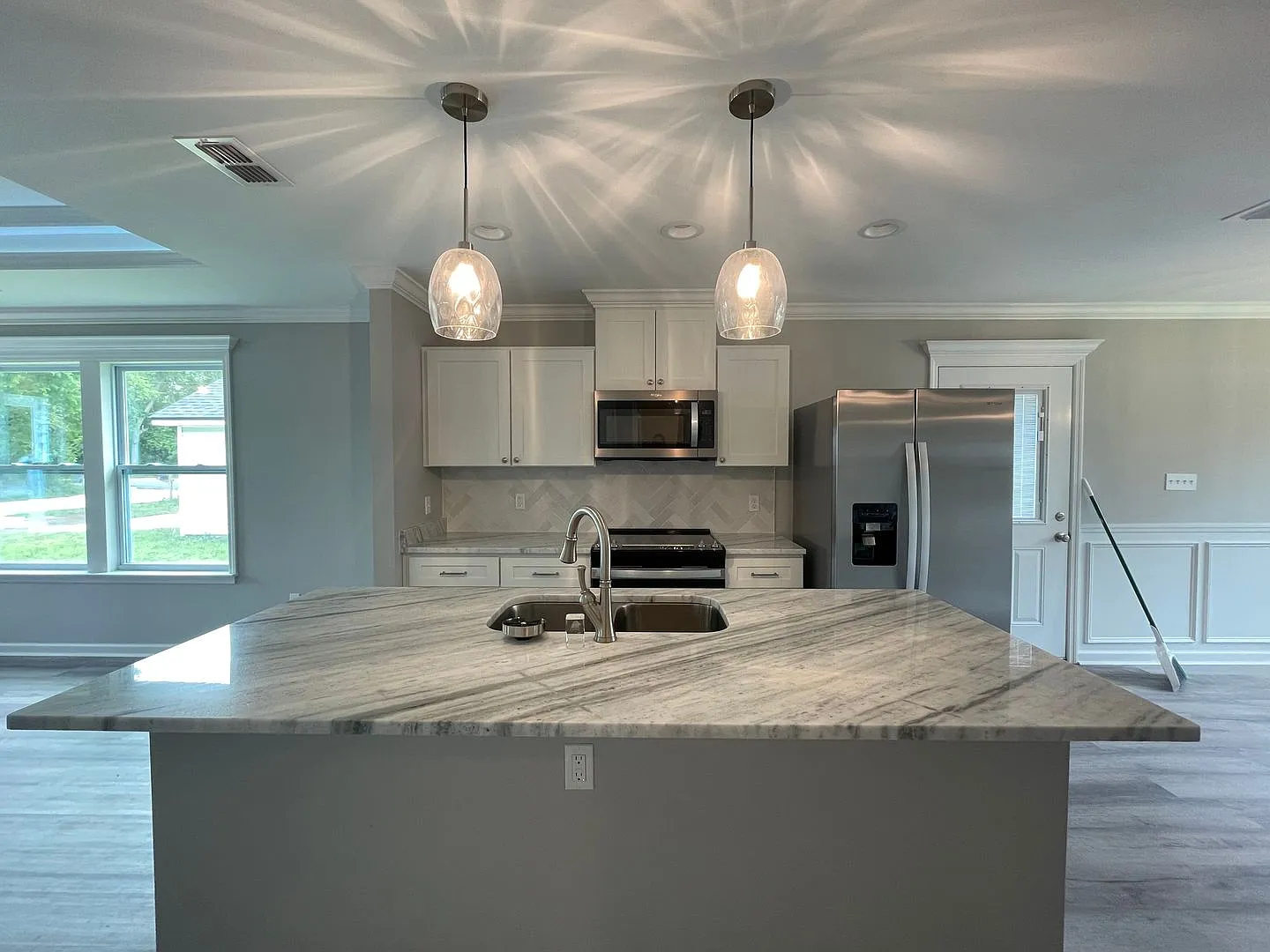 3-Bedroom off of Rehwinkel Available Now! — Photo 3