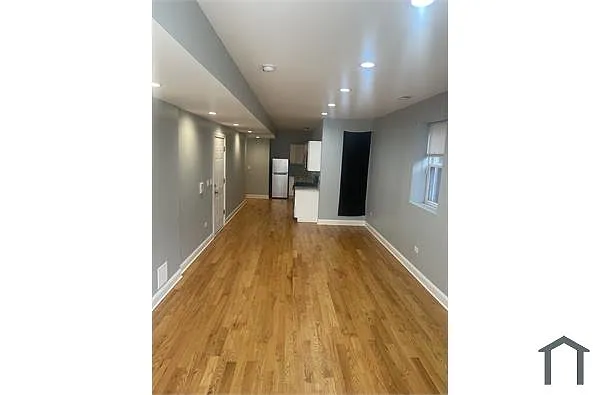 Building Photo - 3300 W Warren Blvd #G