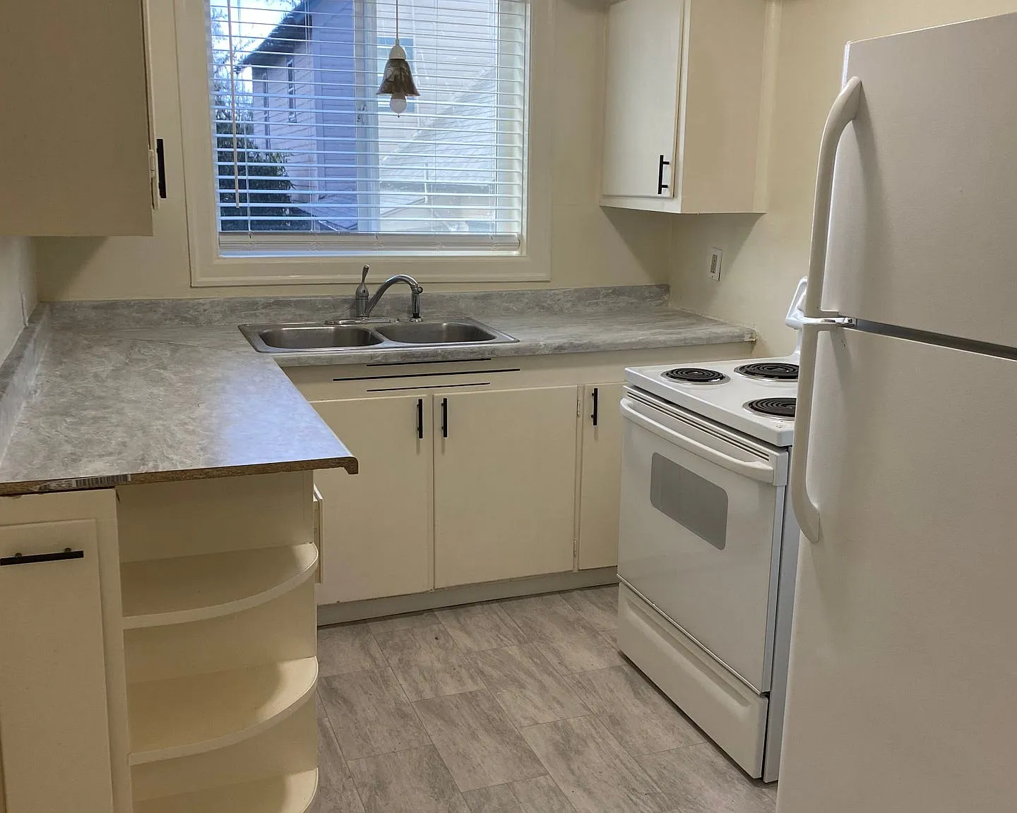 Cedar Street — Photo 1