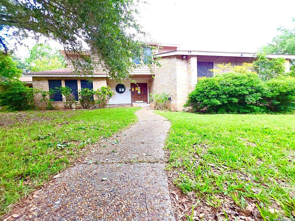 1st image of 6218 Pine Needles Ln.