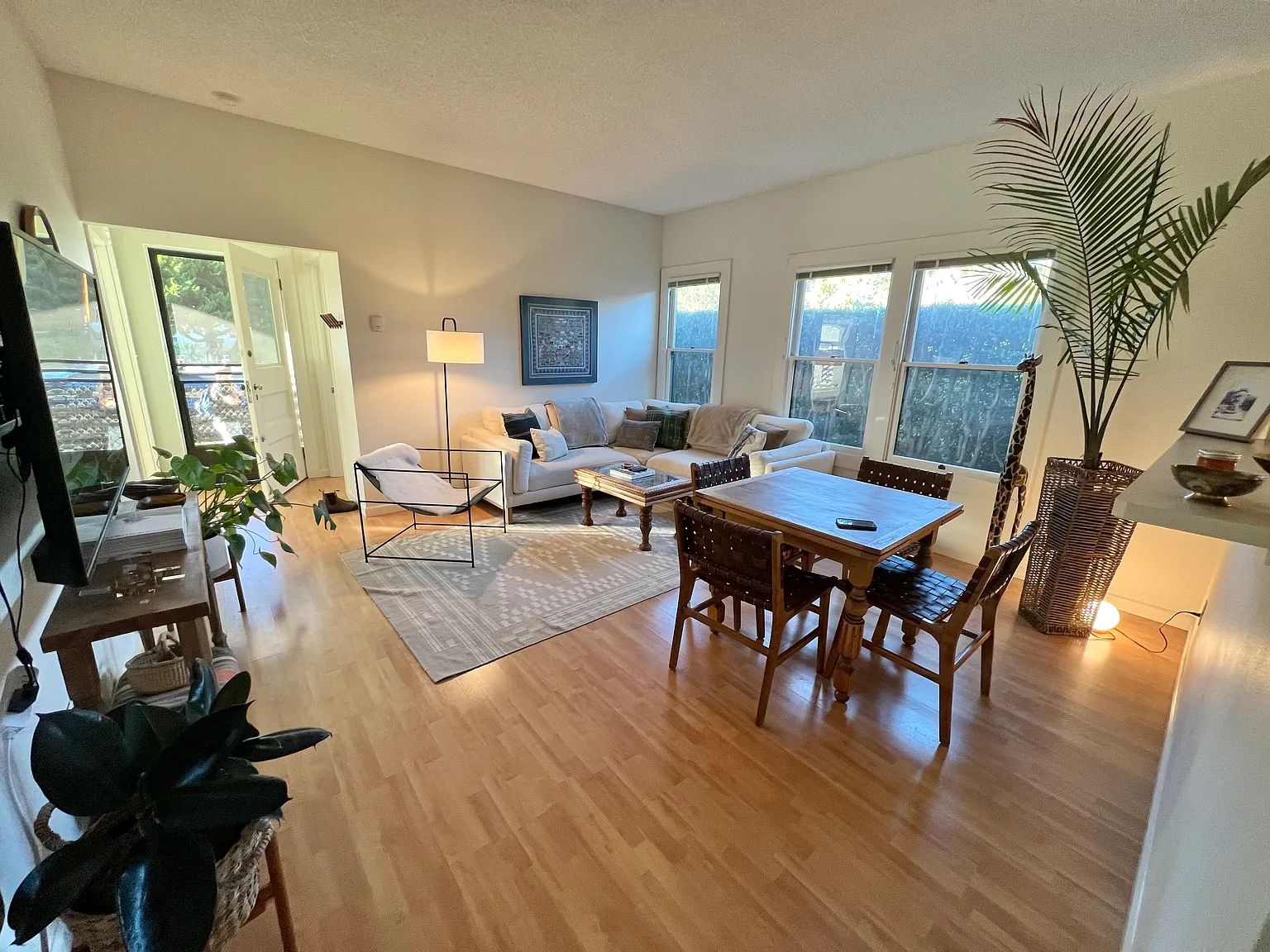 E Victoria St, Santa Barbara — Photo 1