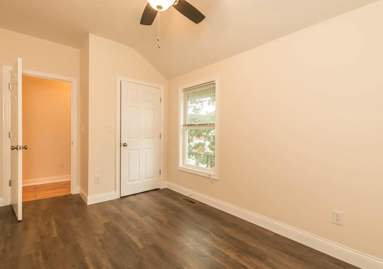 211 N Madison - 4Bed/2Bath - New Remodeled! — Photo 4