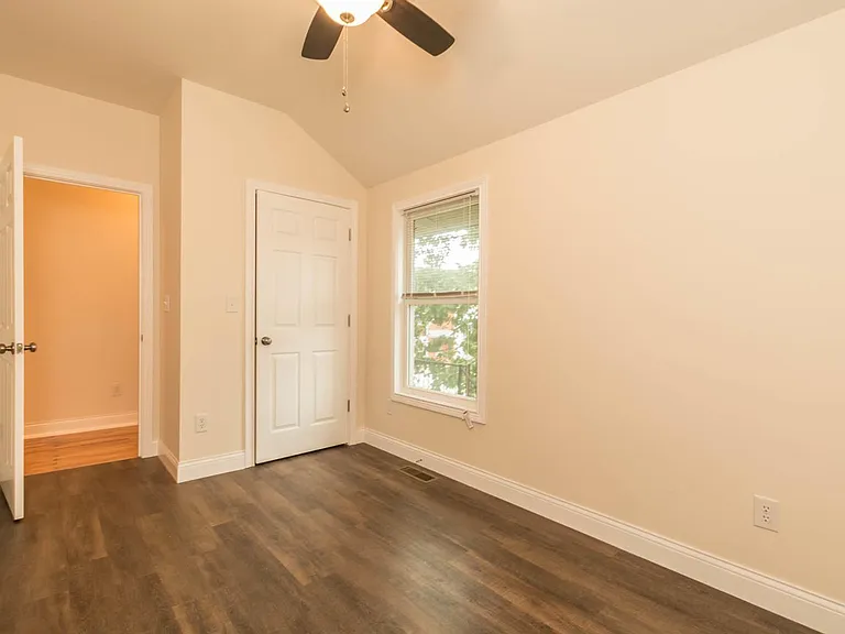 211 N Madison St — Photo 4