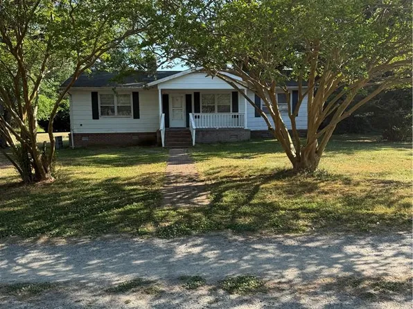 6748 Calhoun St, Gloucester, VA 23061