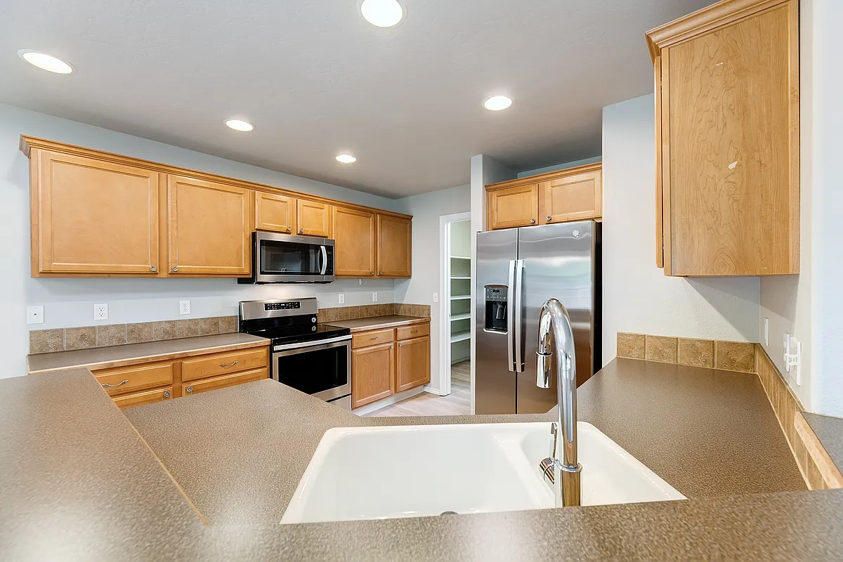 Kitchen - 18319 Viceroy Ave