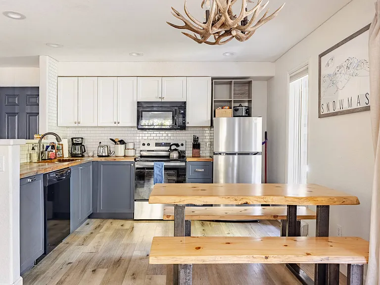 35 Upper Woodbridge Rd — Photo 3