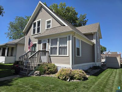 221 N Lee Ave, Madison, SD, 57042