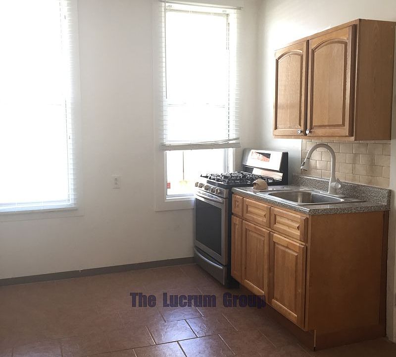 2nd image of 225 24th St APT 1R