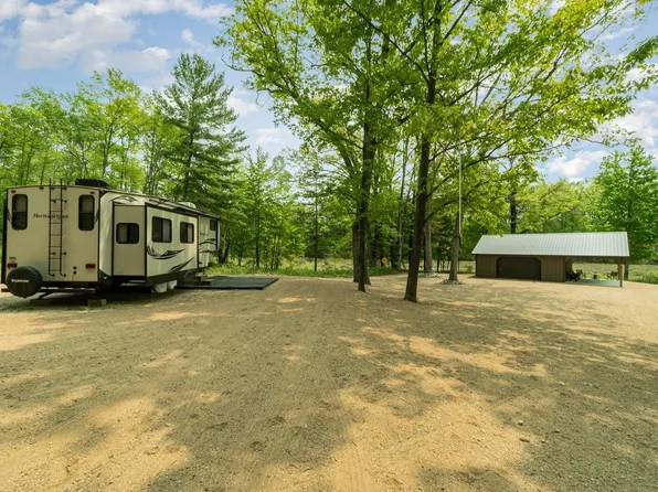 1372 Winding Wood Dr, Farwell, MI 48622